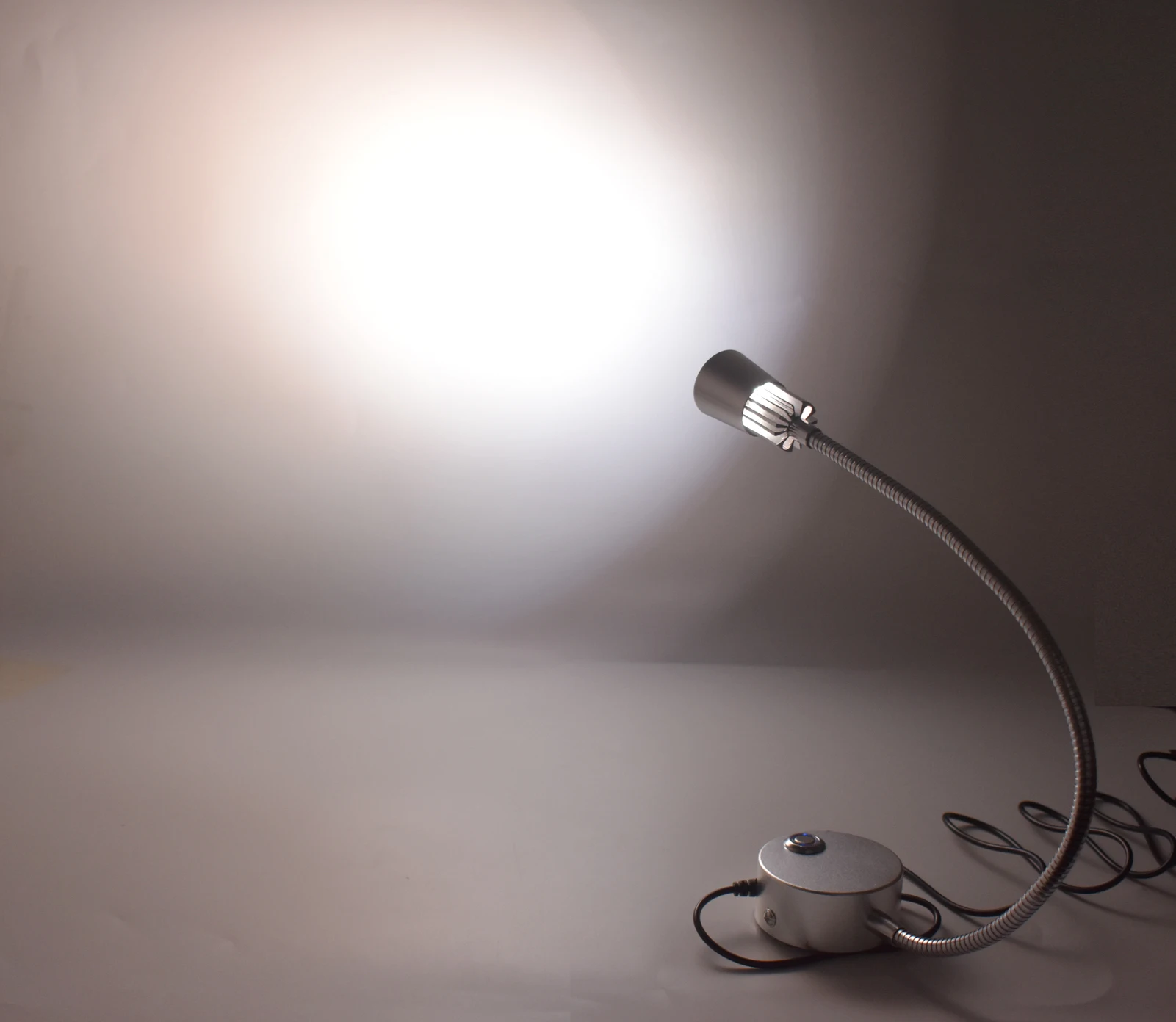 Lámpara de pared regulable CRI98 RG0, 5V, USB 3CCT, foco de lectura de cabecera, luz de trabajo, cuello de cisne ajustable de 15"