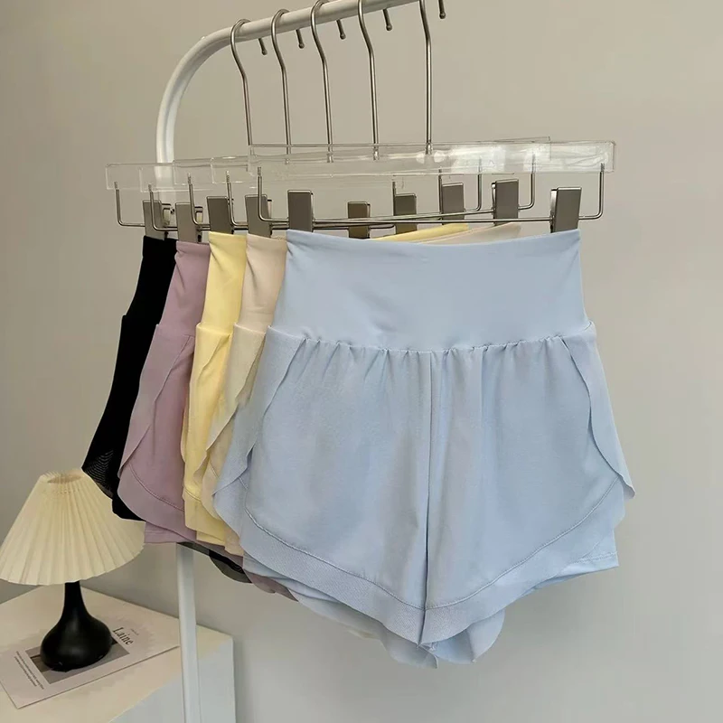 Pantalones cortos deportivos de yoga para mujer, pantalones cortos casuales transpirables de dos piezas falsos de malla suelta antideslumbrantes para correr para fitness