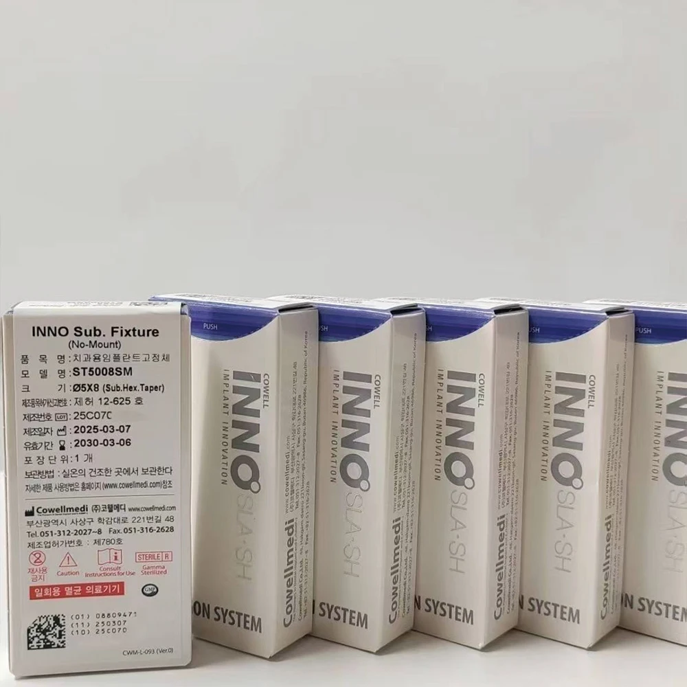 Implante dental sumergido Cowellmedi INNO SLA‑SH, con superficie activa hidrofílica, fijación de titanio y conexión Morse con hexágono interno.