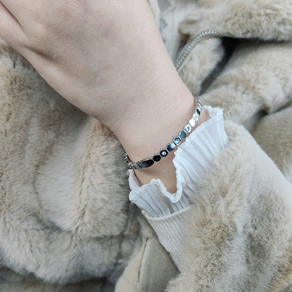 Nueva pulsera hexagonal de circón en forma de panal de acero inoxidable chapada en oro para mujer, joyería para fiesta y boda