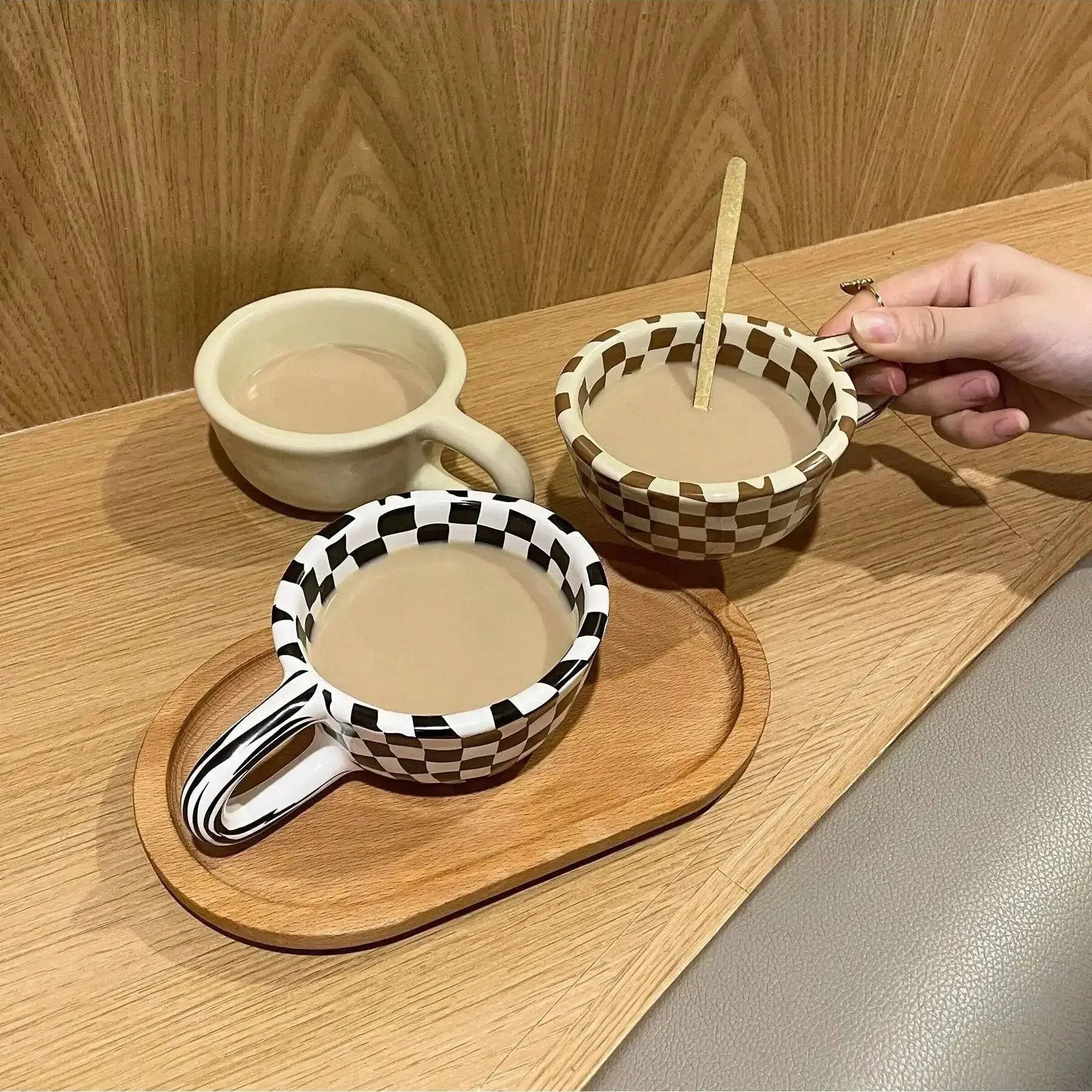 Taza de té con patrón de cuadros de cerámica creativa, taza de café de tablero de ajedrez irregular, 1 ud.