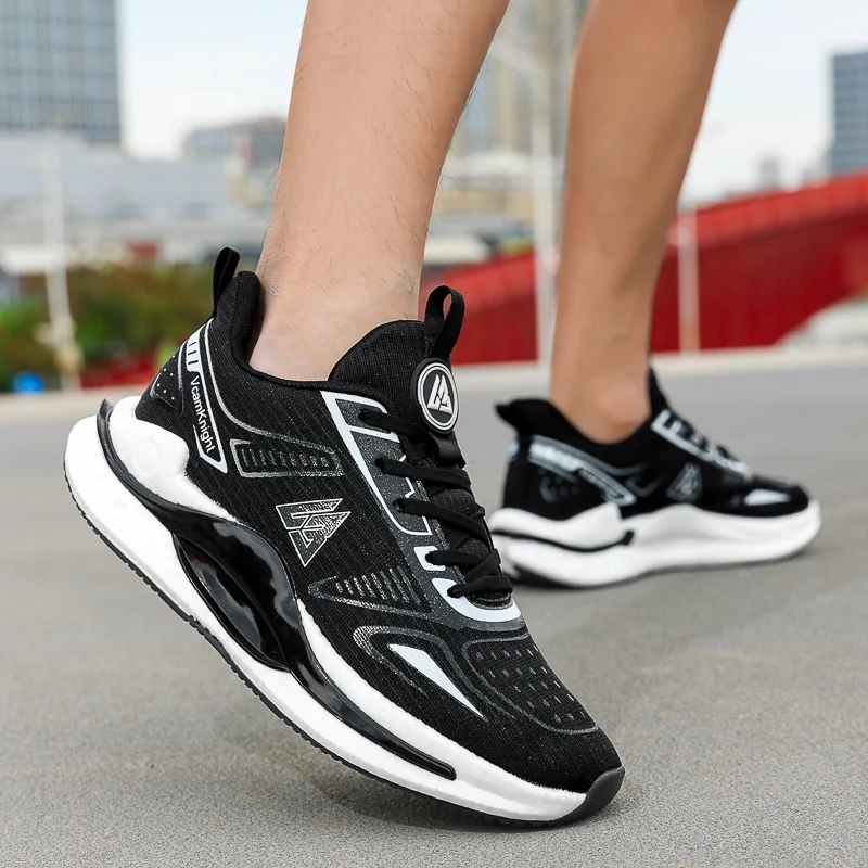 Nuevos zapatos deportivos para primavera y verano, zapatos para correr al aire libre cómodos y transpirables de malla para hombre, calzado antideslizante grande a la moda 39-46