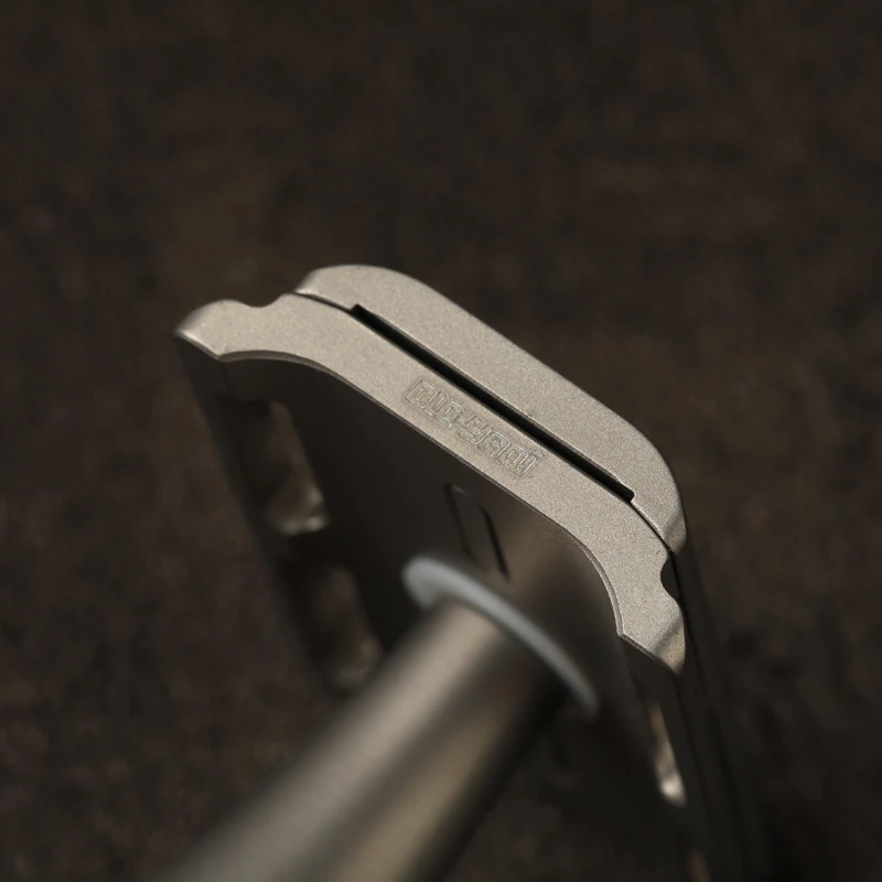 Maquinilla de Afeitar de Seguridad YAQI Ghost Titanium 1.10mm, Ligera para Afeitado Masculino, con Agarre Cómodo y Sensación de Equilibrio