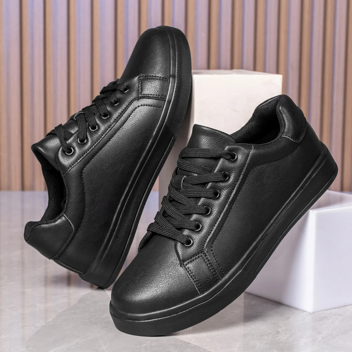 Zapatos de hombre, cómodos zapatos informales para monopatín, zapatillas de ocio sólidas blancas y negras, zapatos ligeros para caminar, Tenis Masculino