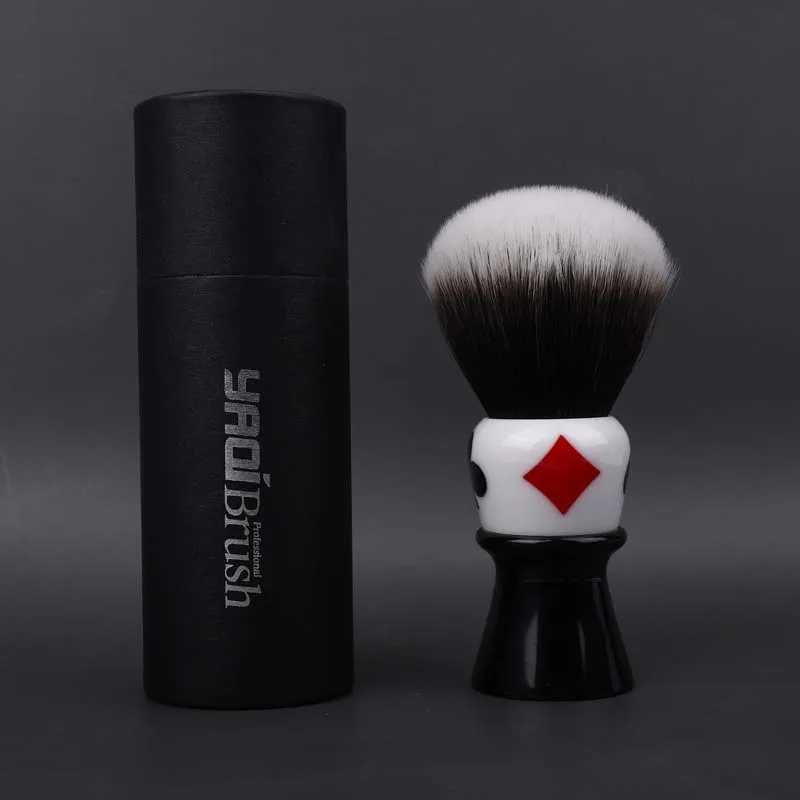 Brocha de Afeitar para Hombre YAQI Casino Clubs de 26 mm con Mango de Resina y Pelo Sintético, Nudo Husky, para Afeitado en Húmedo
