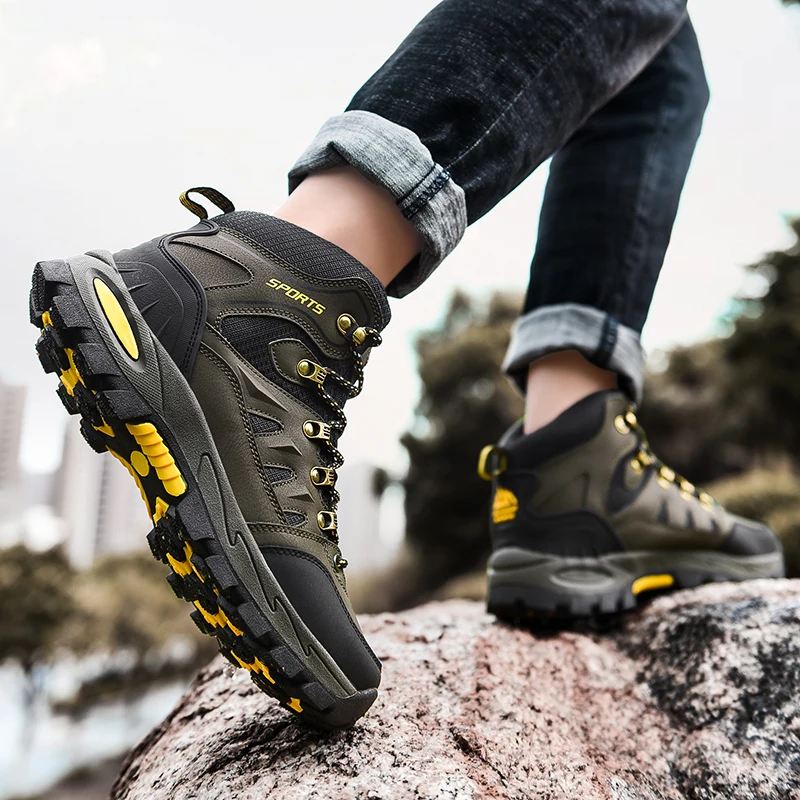 Nuevas botas de cuero para hombre, botas de senderismo impermeables para exteriores, zapatillas ligeras antideslizantes para hombre, botas de trabajo a la moda para el desierto