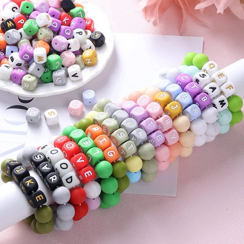 50 Uds. Cuentas de silicona con letras del alfabeto, cuentas espaciadoras cuadradas del alfabeto de 12mm para fabricación de joyas, cadena de chupete, mordedor con nombre a granel