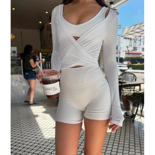 Camiseta de yoga de manga larga cruzada para mujer C-B, top corto con espalda en V profunda y lazo, con orificios para los pulgares, ajustada, para pilates, entrenamiento y deporte.
