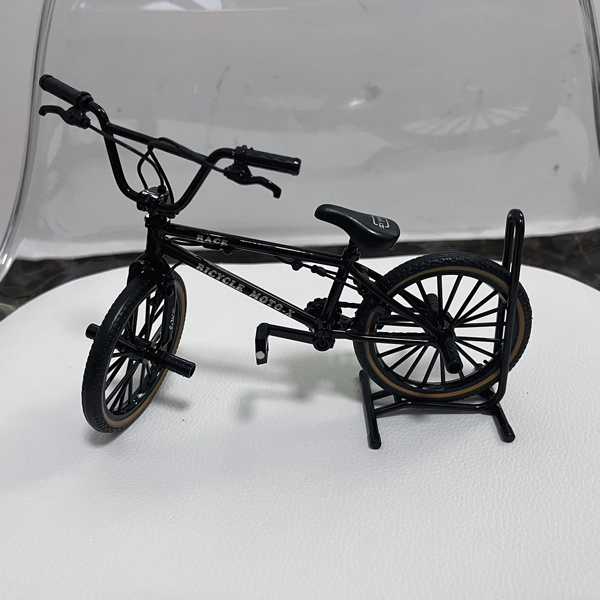 Miniatura de Bicicleta de Aleación a Escala 1:8, Decoración de Metal Fundido a Presión, Bicicleta de Montaña Negra, Simulación, Colección, Regalos, Juguetes para Niños