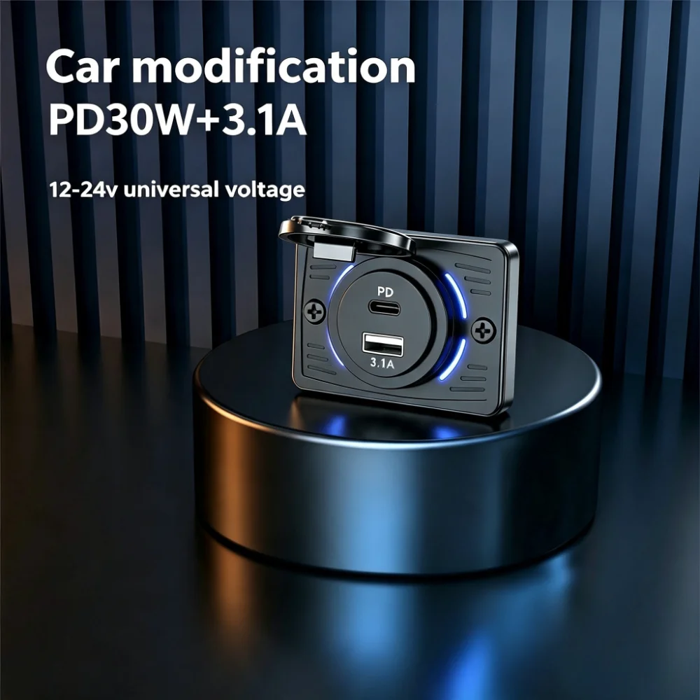 Cargador de Coche 12V-24V PD+USB, 45W Carga Rápida, Indicador LED Azul, Toma de Corriente Integrada con Cubierta Abatible Impermeable para Coche y Motocicleta