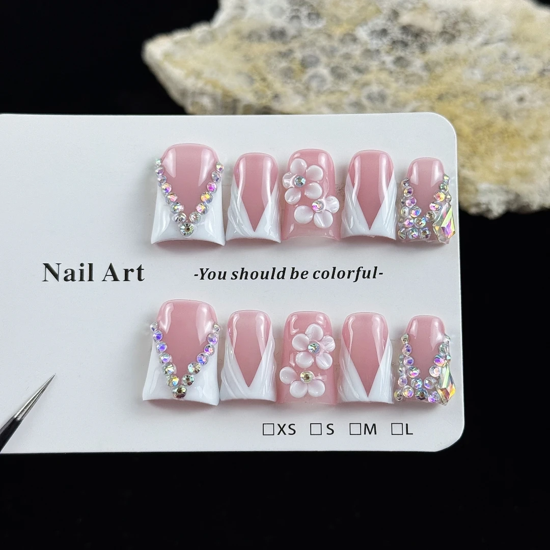 10 piezas de uñas postizas de alta gama, estilo simple y elegante, diseño en forma de V pintado a mano, tallado tridimensional, con pedrería hecha a mano.
