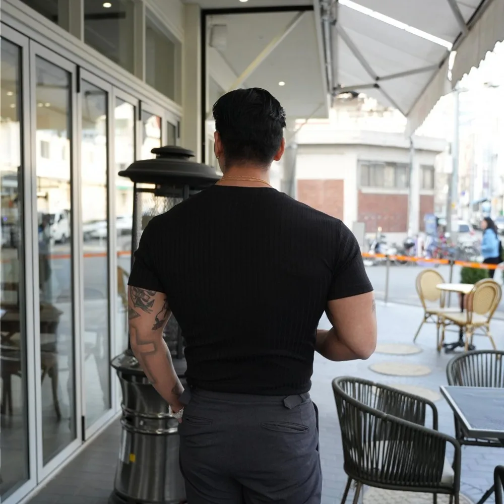Camiseta ajustada de manga corta para hombre, camiseta atlética informal de manga corta, entrenamiento físico, holgada de secado rápido, ropa deportiva para hombre