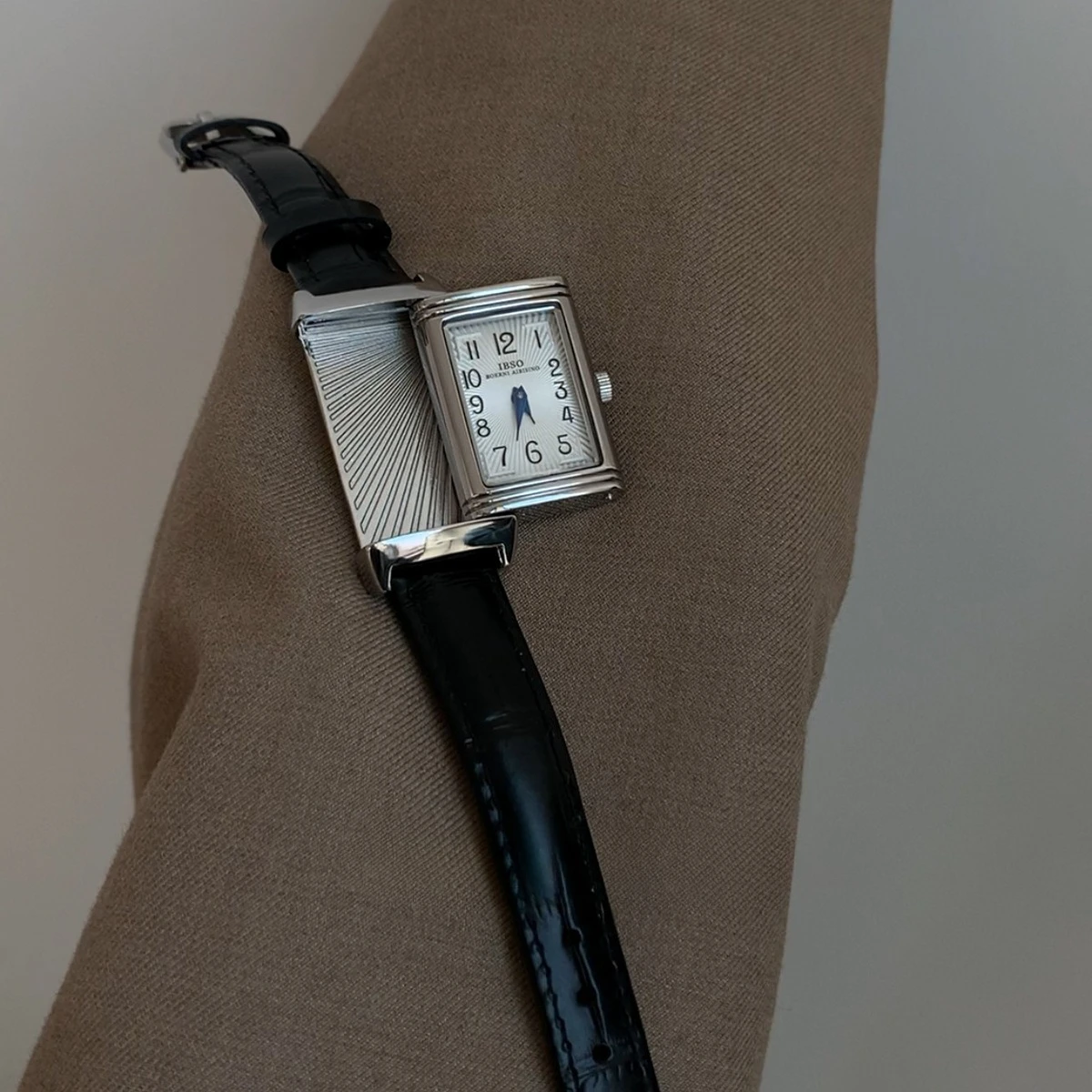 2025 Venta caliente Retro nicho temperamento diseño deslizante cuero cuarzo cuadrado exquisito y versátil reloj Digital 21mm