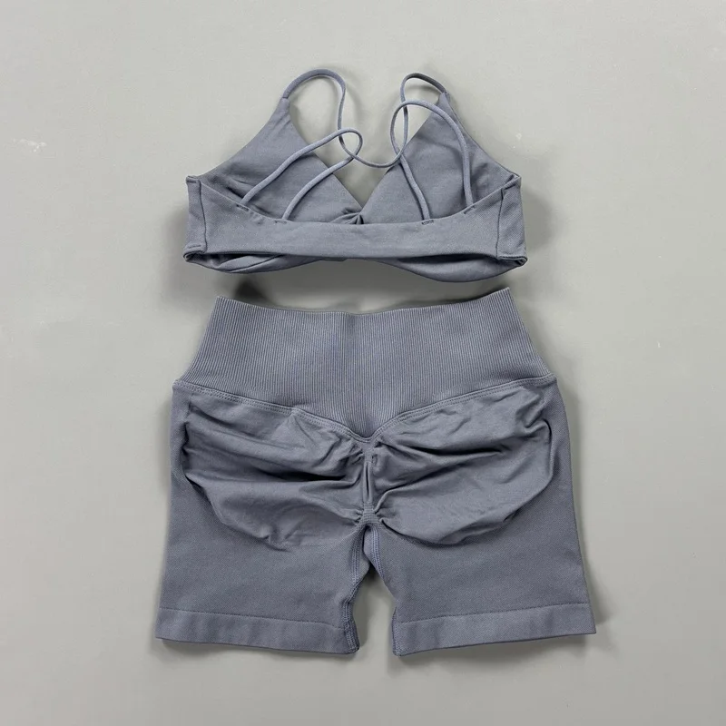 Conjunto de Shorts de Yoga con Cintura Cruzada y Efecto Scrunch, y Sujetador Deportivo con Frente Cruzado para Gimnasio y Fitness