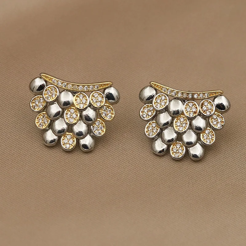 Pendientes de tuerca con cuentas de cristal de lujo de diseño clásico para mujer, joyería de marca de moda, pendientes de gota de agua de circonia delicada