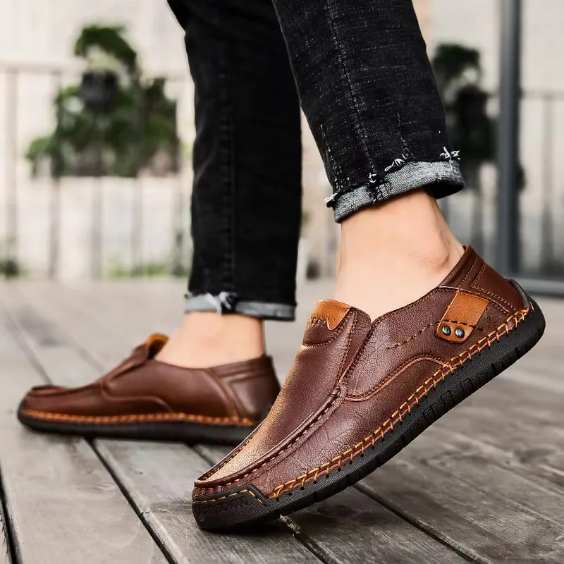 Nuevos zapatos informales a la moda para hombre, mocasines de cuero hechos a mano, zapatos cómodos para hombre, zapatos planos de conducción de cuero dividido de calidad, talla 48