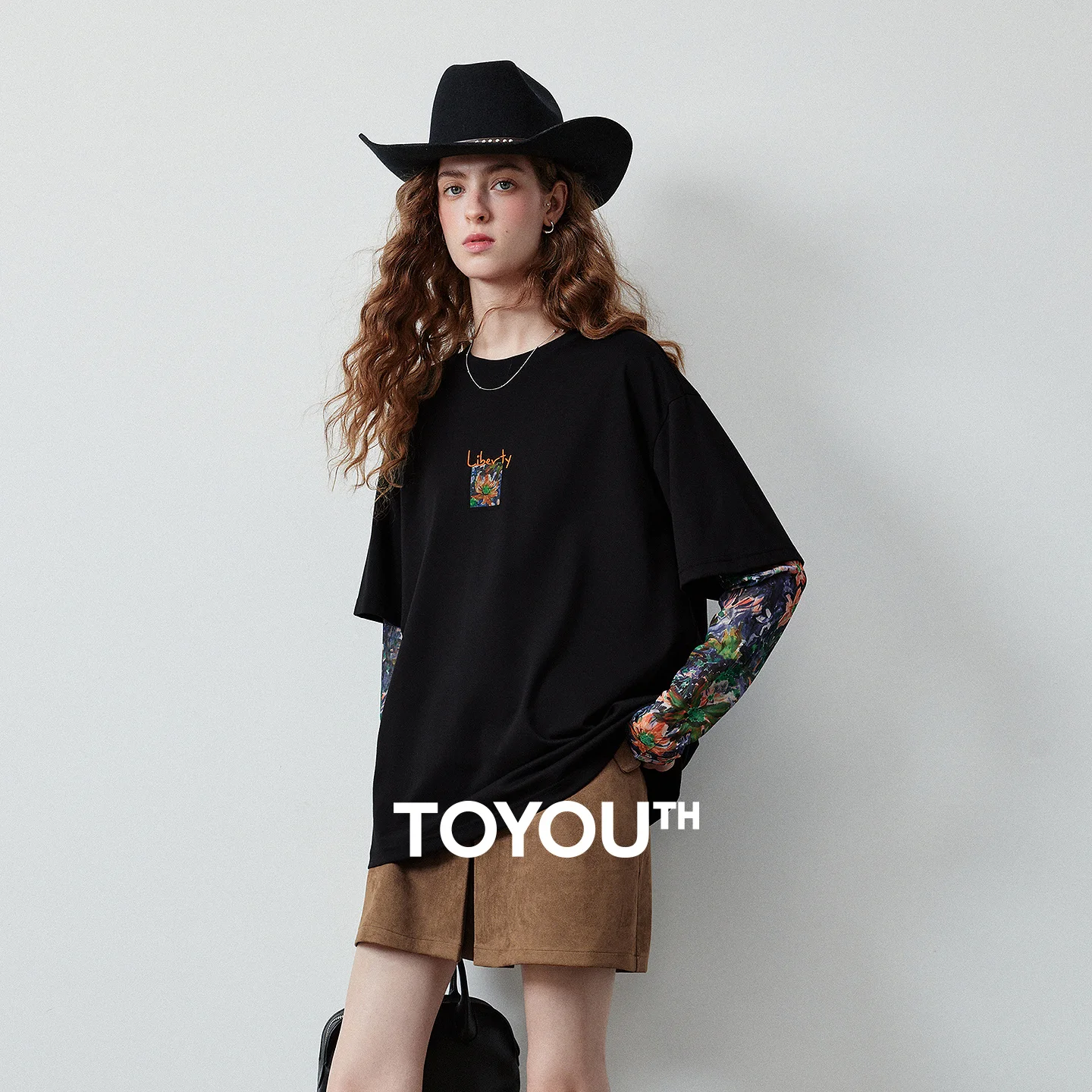 Camiseta de manga larga para mujer TOYOUTH, nueva colección otoño 2026, de algodón, diseño de dos piezas falsas, con hombros caídos, estilo urbano y casual.