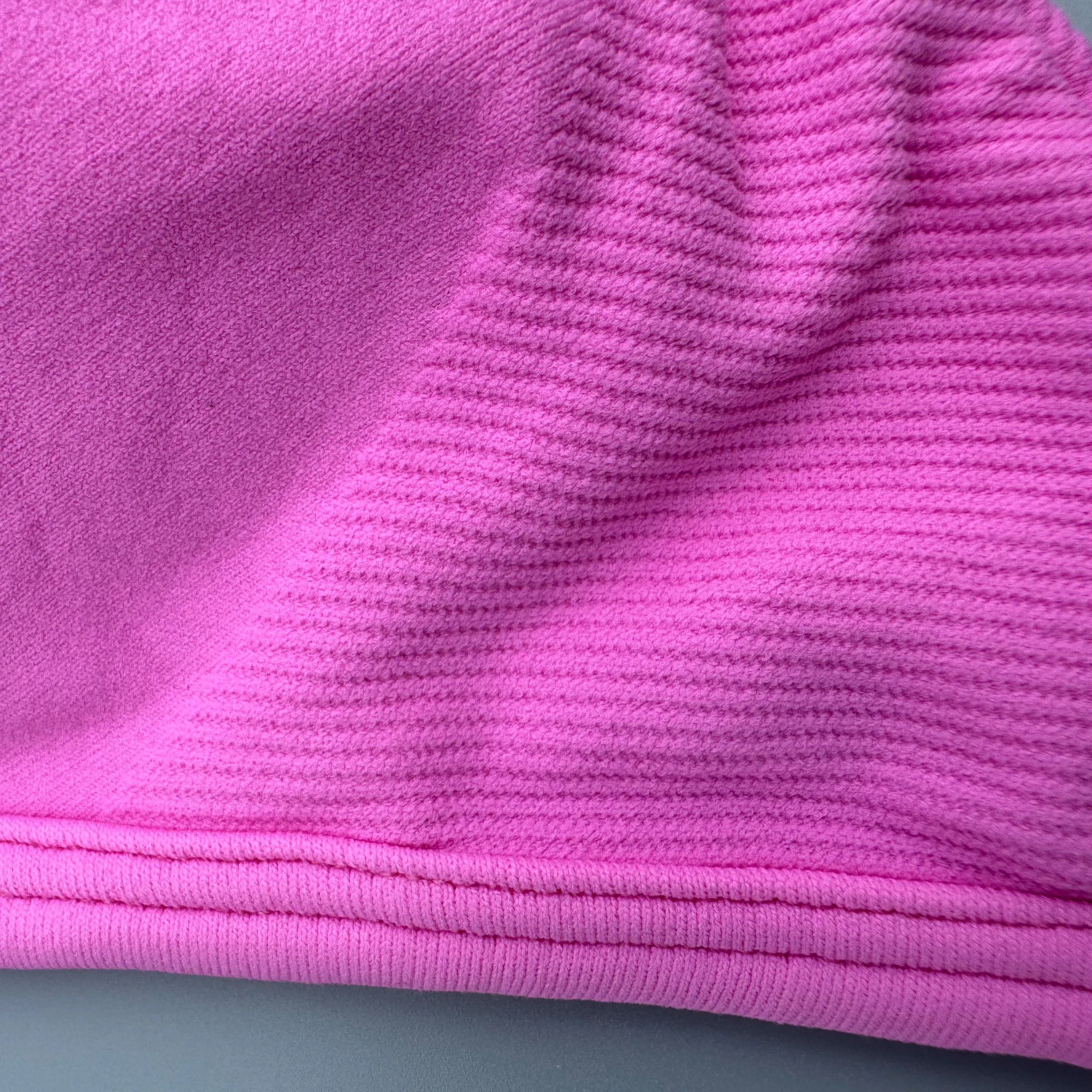 Conjunto Deportivo de 2 Piezas para Yoga y Gimnasio para Mujer, Sujetador Deportivo sin Costuras con Tirantes, Pantalones Cortos de Cintura Alta con Efecto Scrunch, Ropa Deportiva