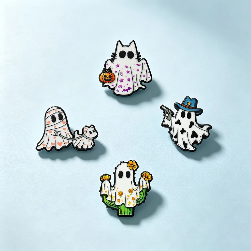 4 pzs. divertidos pines esmaltados de Halloween: fantasma, calabaza punk, araña de terror, esqueleto gótico. Broches, insignias de solapa, joyería para festival oscuro de brujas.