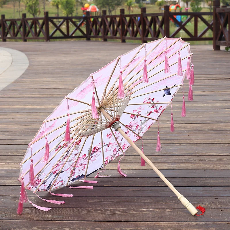 Paraguas de tela de seda de 82CM con borlas para Cosplay, paraguas de papel de aceite Hanfu, estilo chino antiguo, estilo clásico chino japonés
