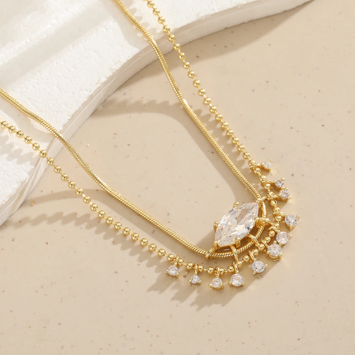 Collar de Cobre de Lujo para Mujer con Gemas Artificiales Marquise y Diseño de Borla, Ideal para Bodas y Banquetes