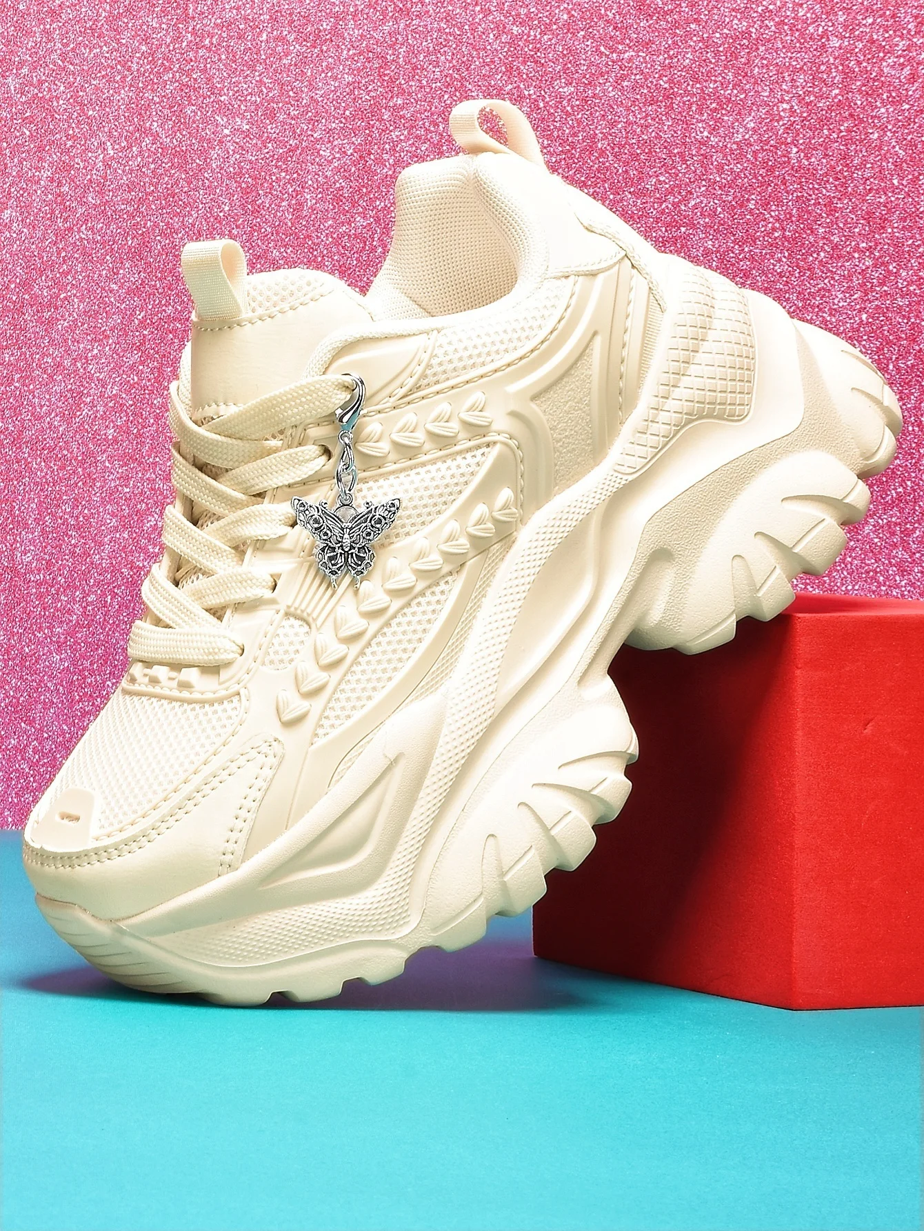 Zapatos vulcanizados informales de moda y versátiles Trbottomyy de suela gruesa blanca de 7cm con zapatos de cadena con colgante decorativo de mariposa plateada, cómodos zapatos vulcanizados de suela blanda para mujer