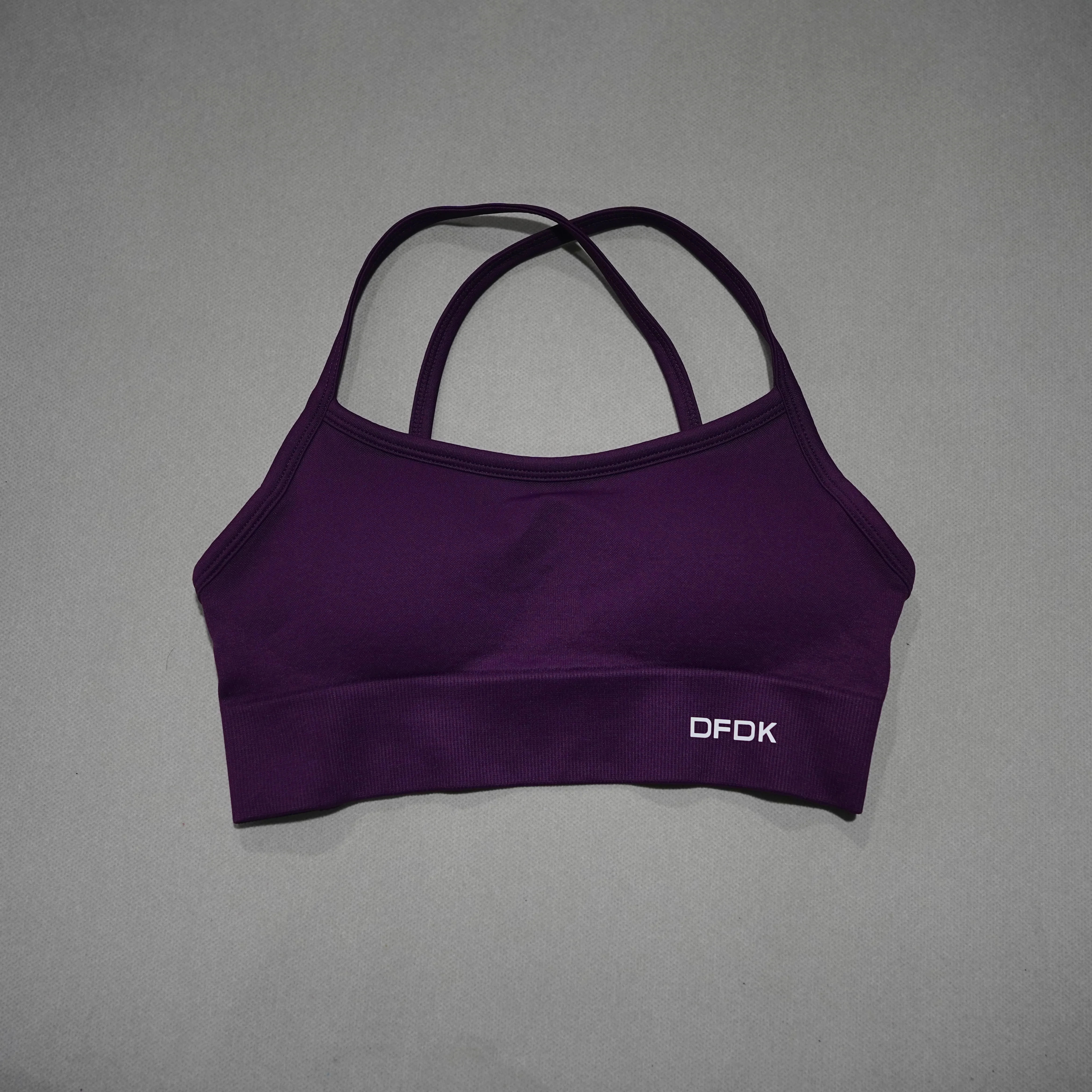 DFDK Sujetador deportivo sin costuras para mujer, con espalda cruzada, sin aros, push-up, con almohadillas extraíbles, transpirable, a prueba de golpes, para fitness, gimnasio y uso diario.