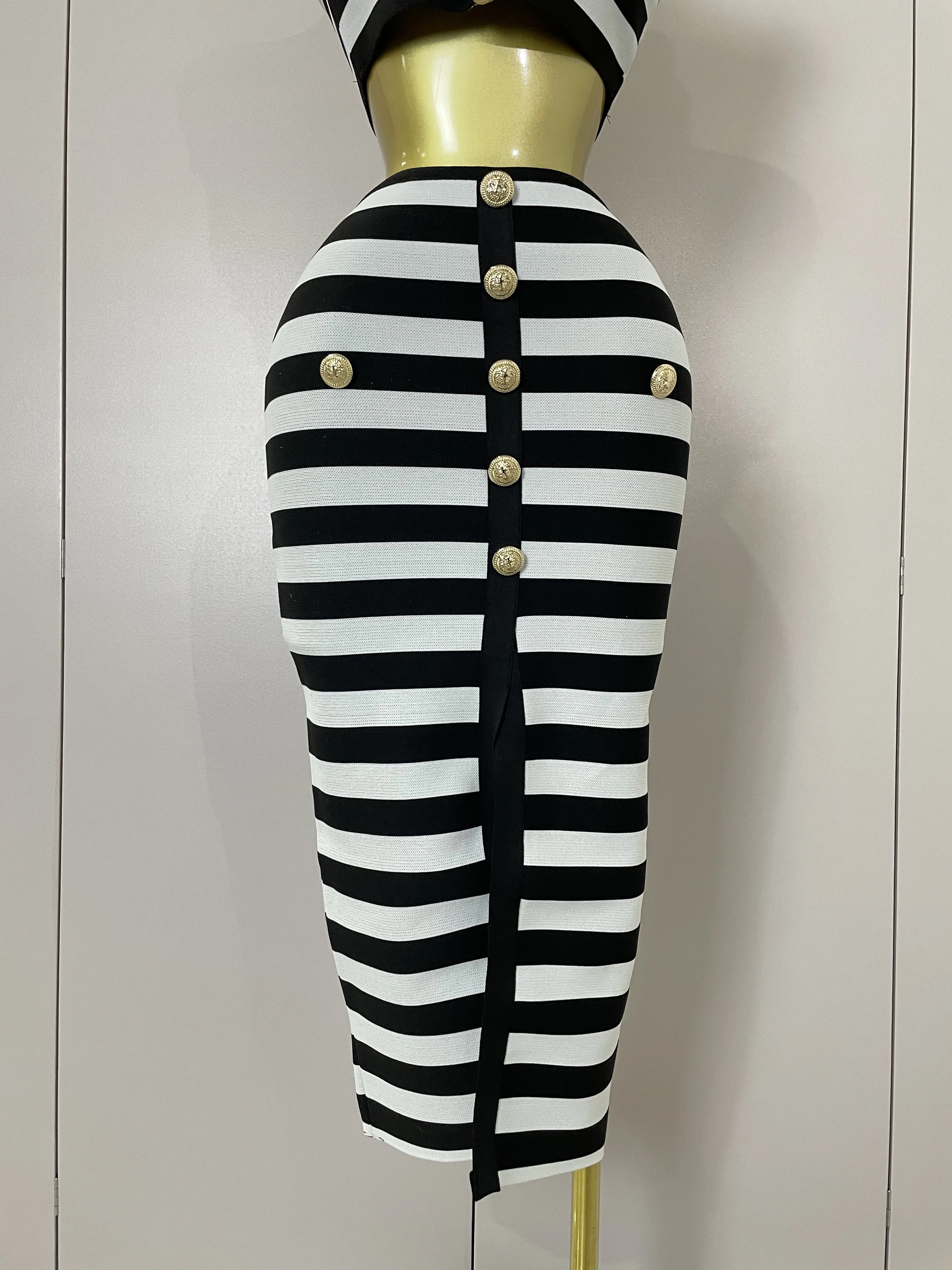 Conjunto de Mini vendaje de dos piezas con botones a rayas y hombros descubiertos para mujer, traje Sexy de diseñador de celebridades para fiesta de noche, traje de cumpleaños de lujo 2025
