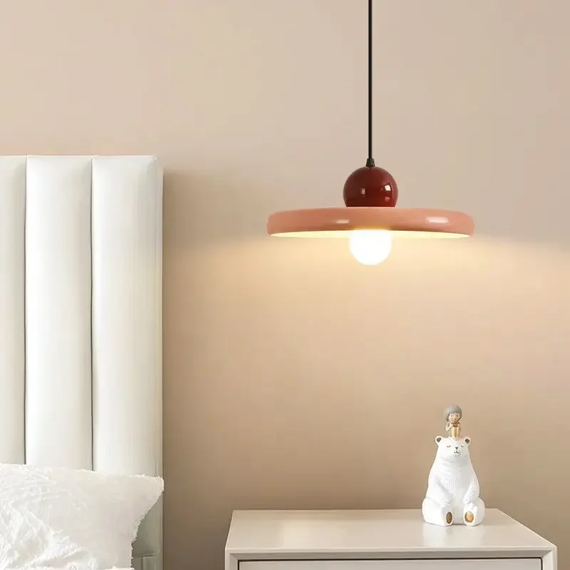 Candelabro de platillo volador francés, lámpara de mesa minimalista, celebridad de Internet, de alta gama, candelabro de comedor, candelabro de estilo crema