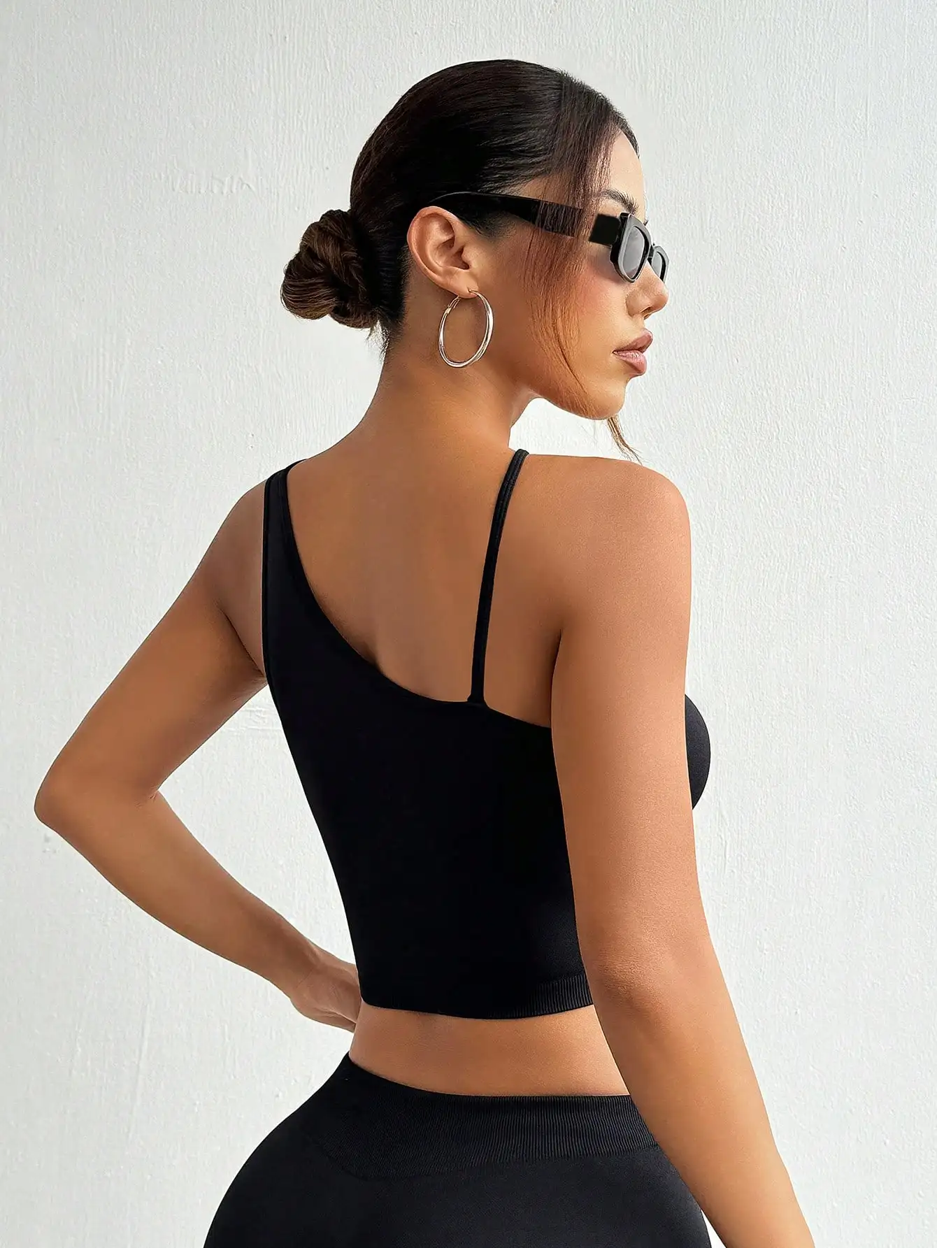 Sujetadores de Yoga para mujer, ropa interior Sexy con tirantes, belleza en la espalda, Push Up, deportes, Top corto para correr, ropa de Yoga