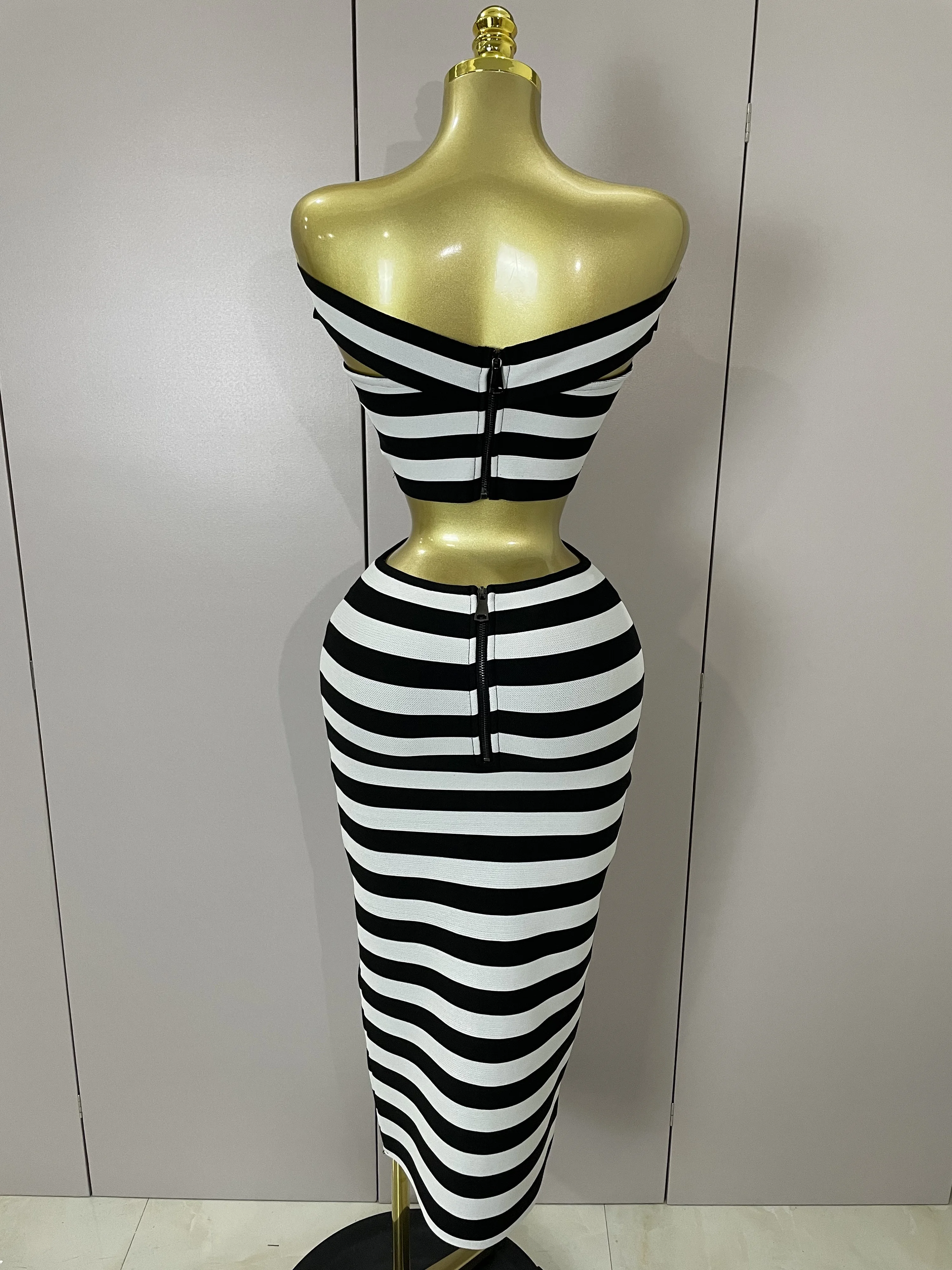 Conjunto de Mini vendaje de dos piezas con botones a rayas y hombros descubiertos para mujer, traje Sexy de diseñador de celebridades para fiesta de noche, traje de cumpleaños de lujo 2025