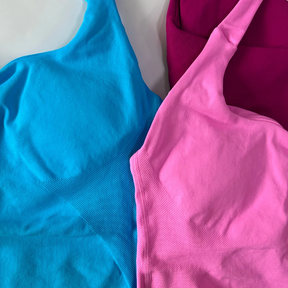 Top sin costuras con cuello Halter para mujer, Top de gimnasio acolchado con tiras y palangre sin espalda, sujetador incorporado, copas extraíbles, ropa deportiva, camisetas sin mangas para Yoga