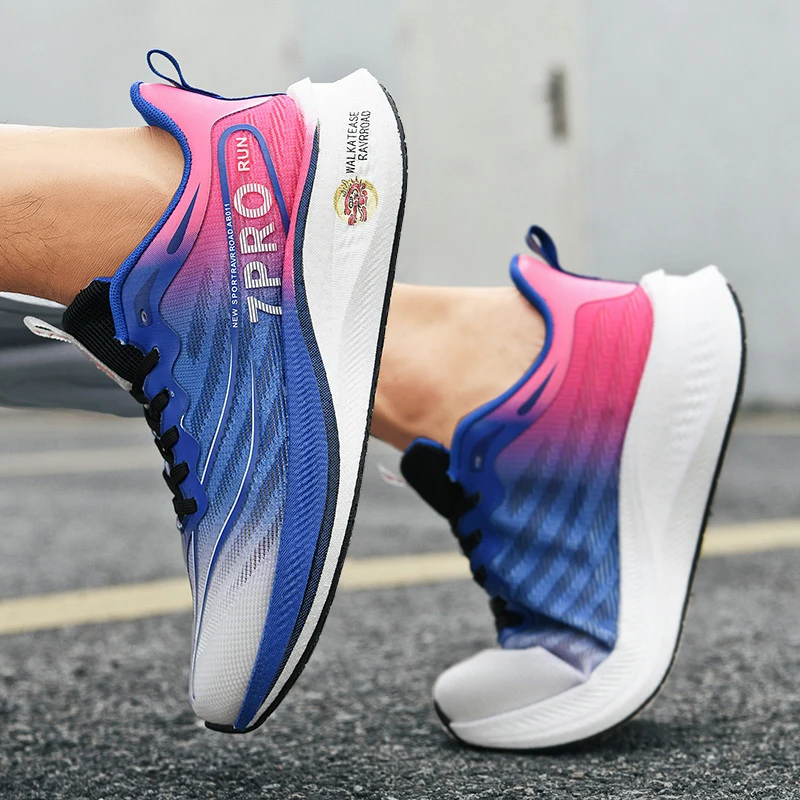 Zapatillas de correr de verano para hombre, nuevas zapatillas profesionales de entrenamiento deportivo con placa de carbono, zapatillas de tenis antideslizantes y absorbentes de golpes para exteriores