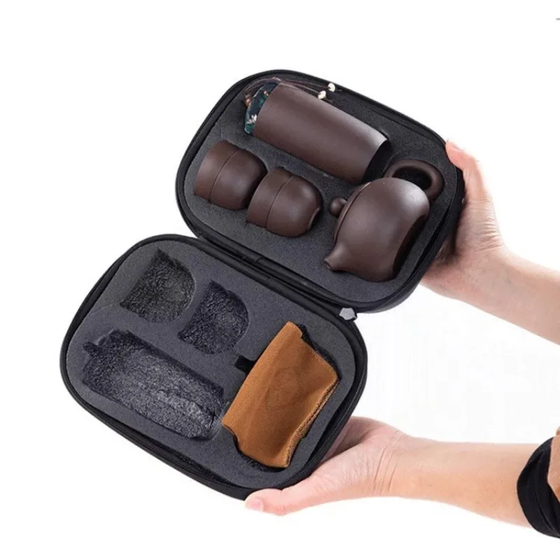 Un bote de arcilla púrpura, cuatro tazas, juego de té portátil para exteriores, juego de té de viaje, regalo para amigos