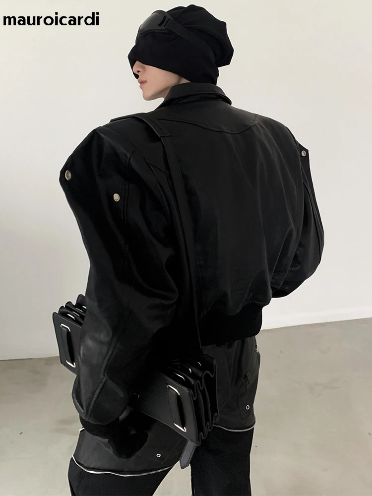 Mauroicardi primavera otoño fresco guapo corto de gran tamaño negro Pu chaqueta de cuero hombres con hombreras cremallera de manga larga 2023