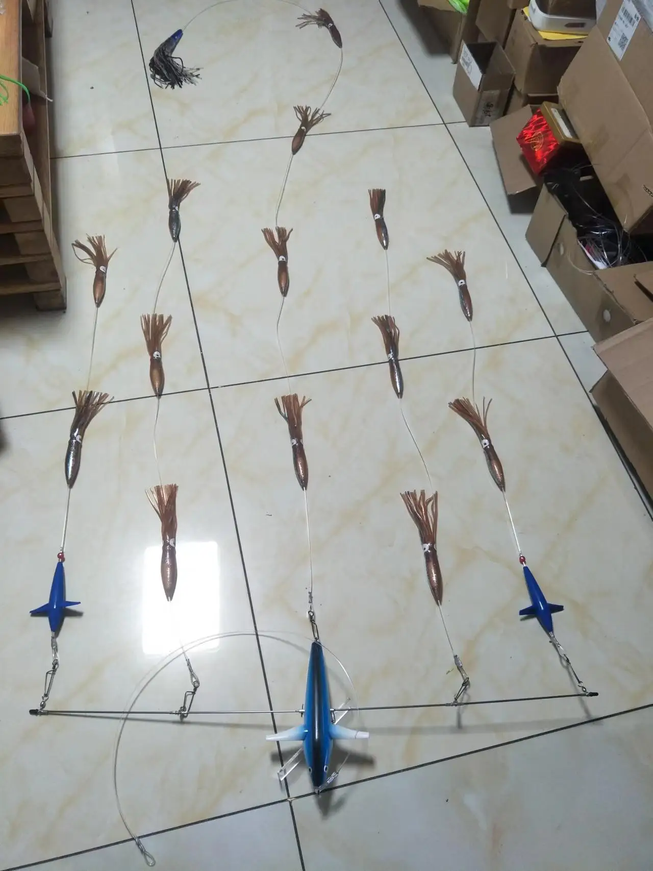 Marlin Tuna Teaser Bird Splashbar SpreaderBars con señuelos premium de 9', aleación de níquel de titanio de 36', versión de instalación con dirección a la derecha