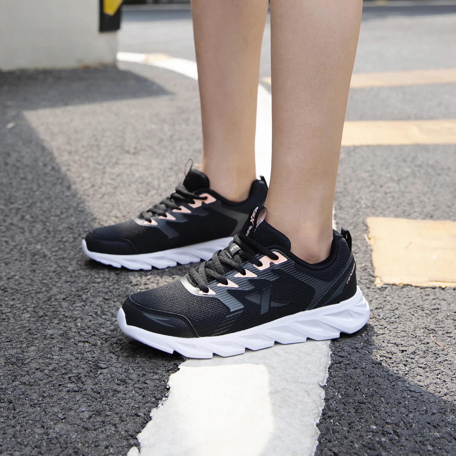 Xtep, zapatillas para correr para mujer, nuevas zapatillas ligeras de moda para mujer, zapatos deportivos con amortiguación transpirable para mujer 879318110073