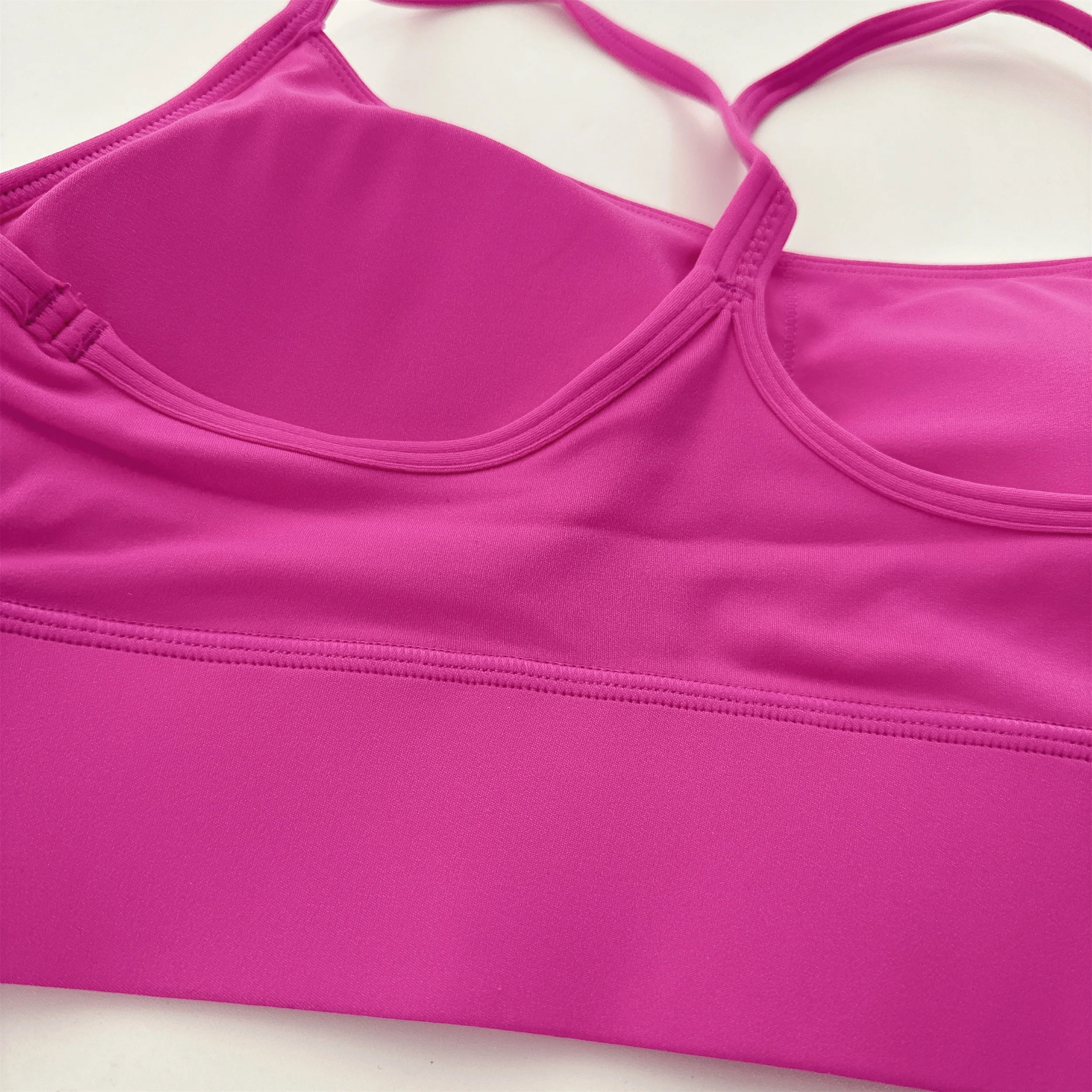 Color sólido suave espalda cruzada forma Y mujeres Fitness sujetador medias Yoga chaleco alta resistencia a prueba de golpes gimnasio deportes Top con almohadilla para el pecho