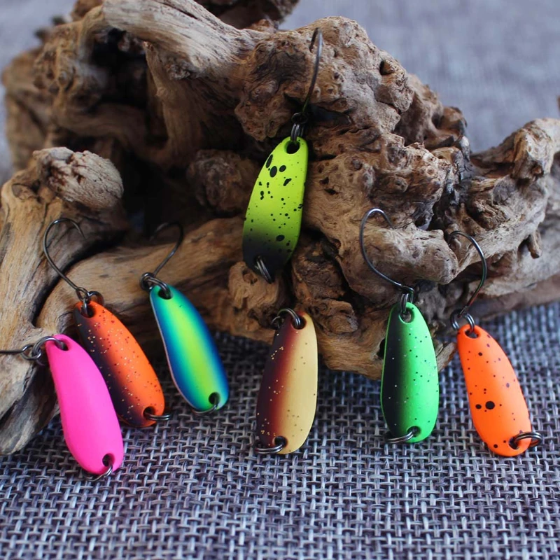 1 señuelo de pesca tipo cuchara giratoria, 2.2cm/1.4g, con anzuelo único y lentejuelas metálicas, señuelo artificial para trucha, lucio y lubina, aparejos de pesca