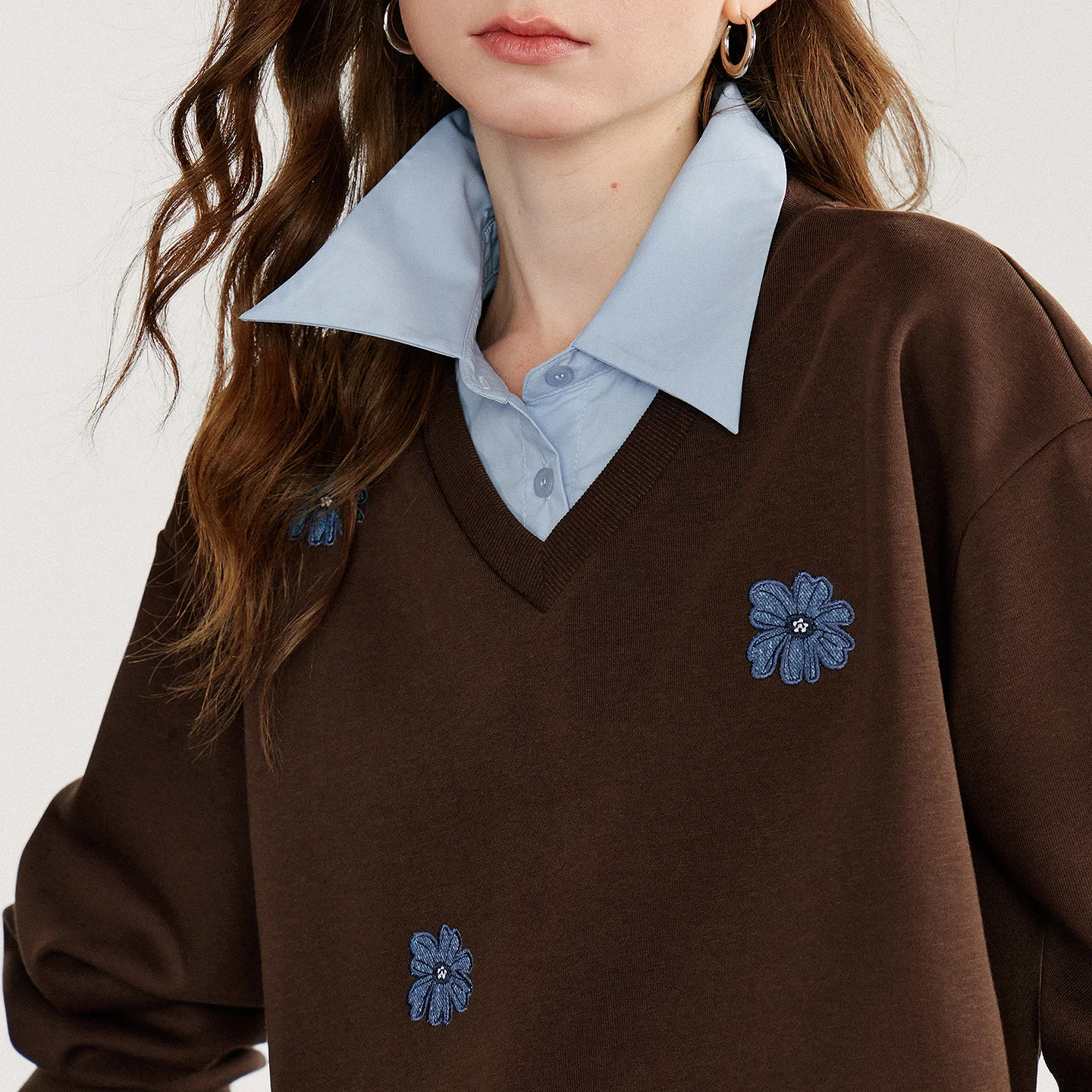 Sudadera de mujer TOYOUTH 2026 de otoño con bordado floral de mezclilla, efecto de dos piezas, cuello vuelto, algodón, casual