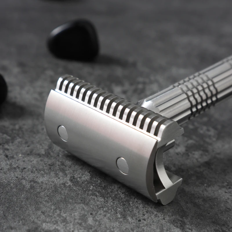 YAQI-maquinilla de afeitar de seguridad para hombre, maquinilla de afeitar de acero inoxidable 316 con placa base ajustable, versión Bohemia en Color crudo