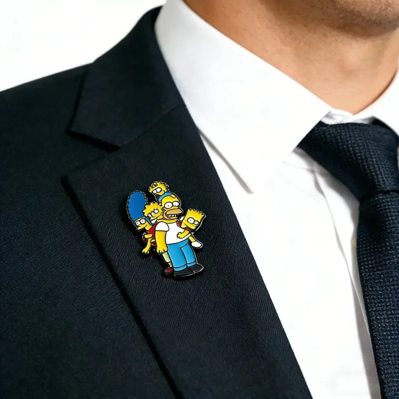 Juego de 8 Broches de los Simpson en Versión Q, con Marge, Homer, J. Simpson y Bart, Broches de Esmalte para Mochila, Joyería, Regalos de Cumpleaños