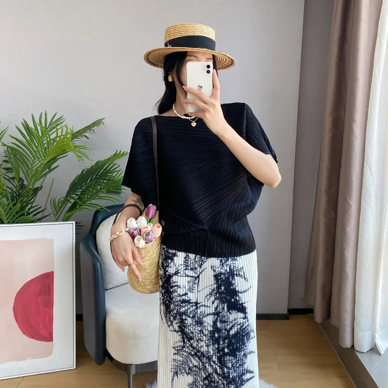 Camiseta Miyake Plisada 2026, Cuello Redondo, Manga Corta, Estilo Murciélago, Ligera, para Mujer, Verano, Vacaciones, Viajes