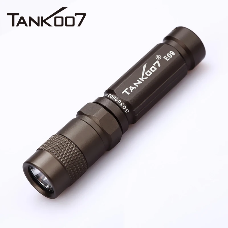 TANK007 E09 Mini linterna portátil de bolsillo EDC pequeña linterna Led de alta potencia 120LM AAA llavero con batería lámpara para acampar al aire libre