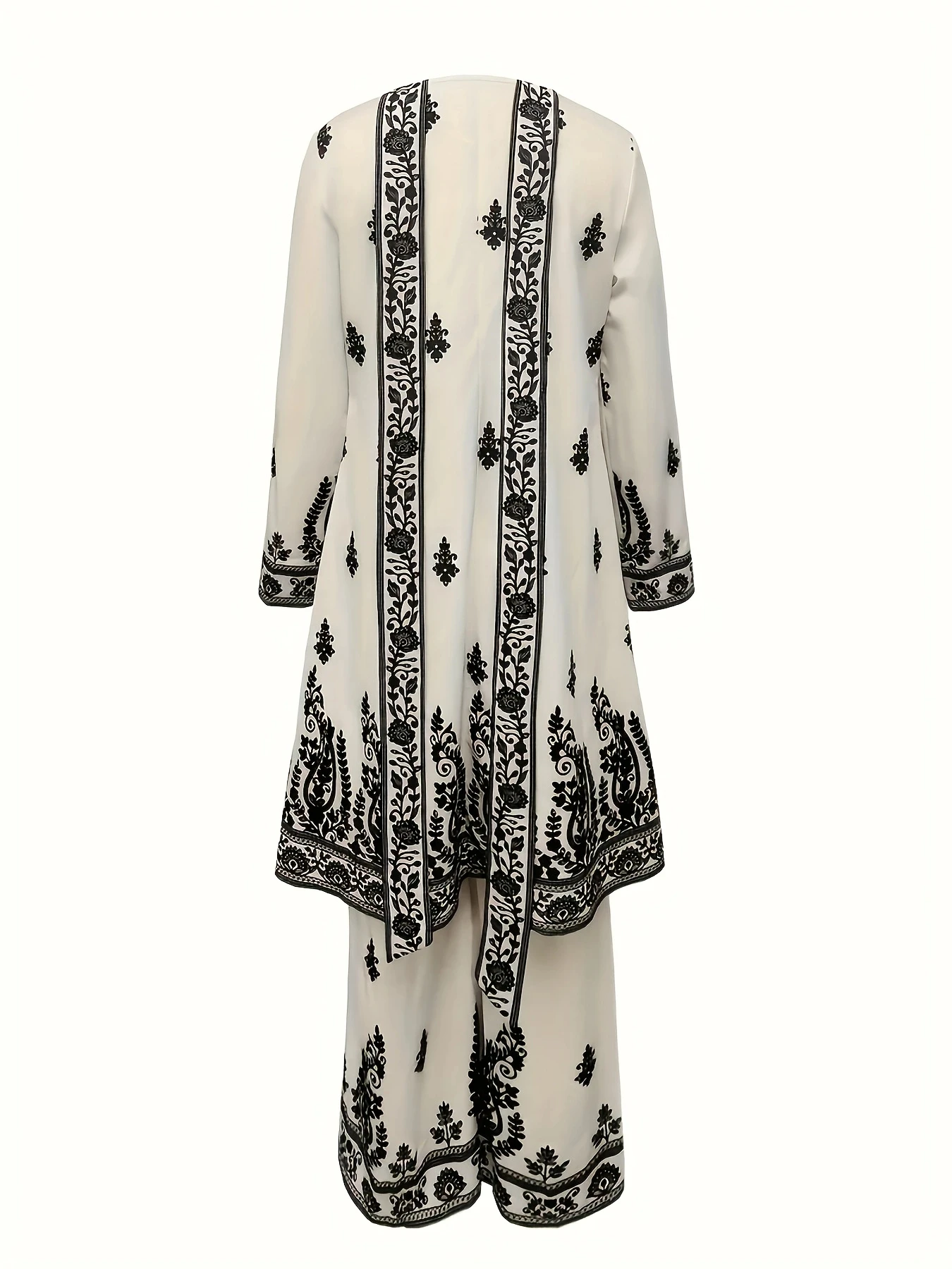 Conjunto de Tres Piezas para Mujer Talla Grande, Color Blanco Hueso y Negro, Estampado Étnico, Top Largo con Cuello Redondo, Pantalones Anchos y Pañuelo para la Cabeza