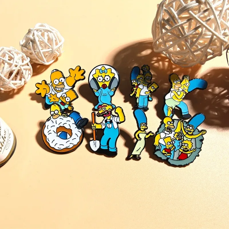 Juego de 8 Broches de los Simpson en Versión Q, con Marge, Homer, J. Simpson y Bart, Broches de Esmalte para Mochila, Joyería, Regalos de Cumpleaños