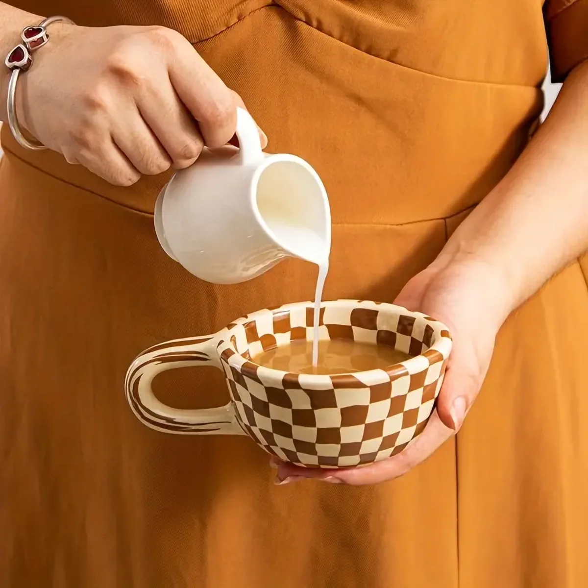 Taza de té con patrón de cuadros de cerámica creativa, taza de café de tablero de ajedrez irregular, 1 ud.