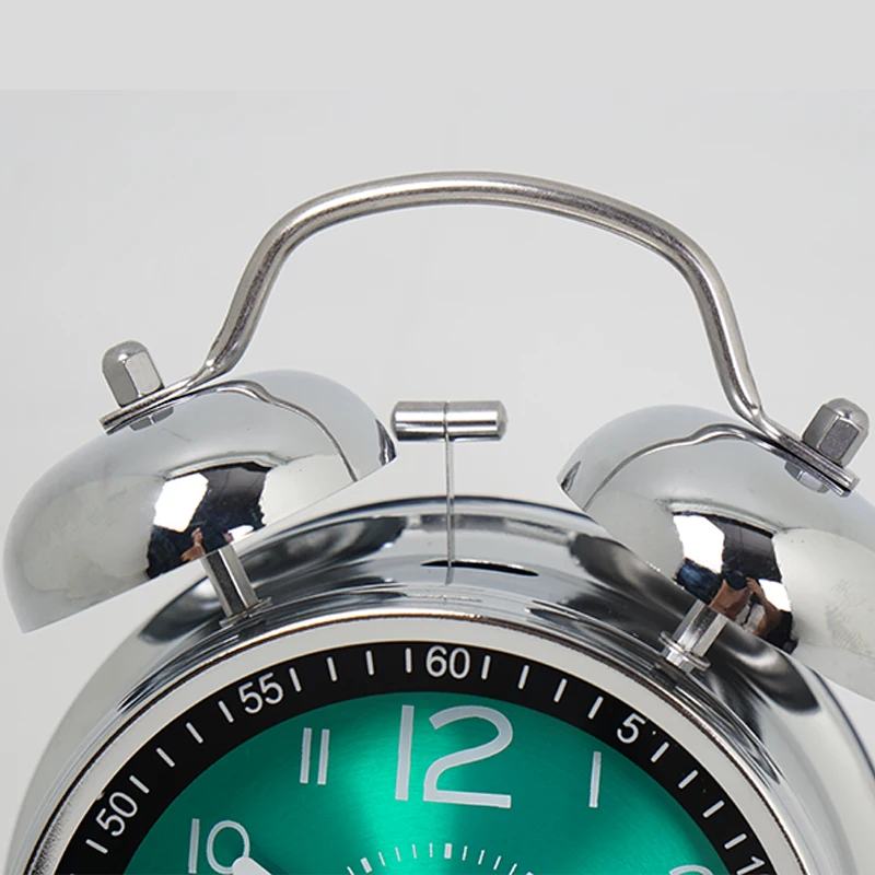 Reloj despertador pequeño para estudiantes de arte del hierro, reloj de mesa silencioso a la moda para niños, reloj de cuarzo con puntero luminoso creativo de escritorio