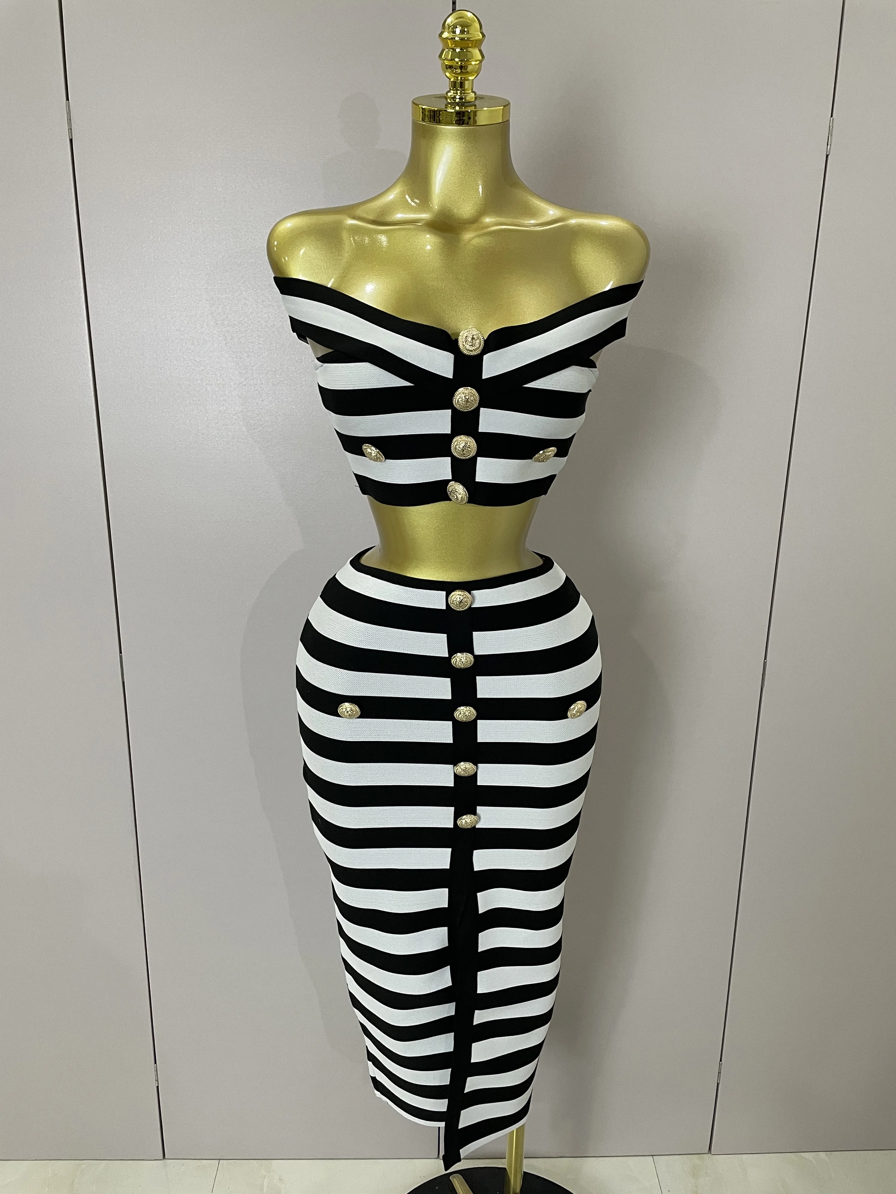 Conjunto de Mini vendaje de dos piezas con botones a rayas y hombros descubiertos para mujer, traje Sexy de diseñador de celebridades para fiesta de noche, traje de cumpleaños de lujo 2025