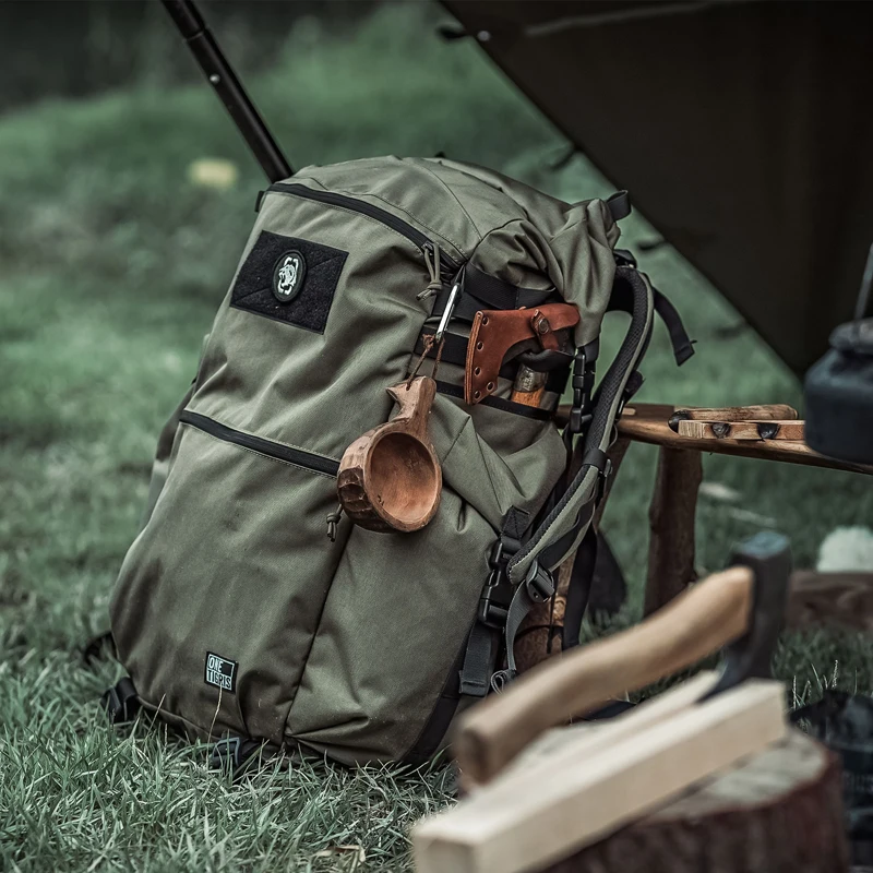 OneTigris WILD ROCKET Bushcraft Pack Mochila de 45 L Mochila enrollable para viajes al aire libre con revestimiento resistente al agua y soportes para hachas